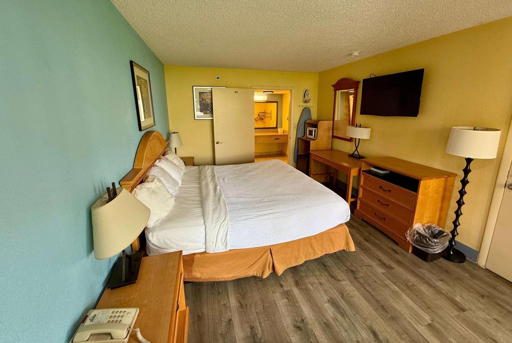 Days Inn By Wyndham Ruther Glen Kings Dominion Area Exterior photo