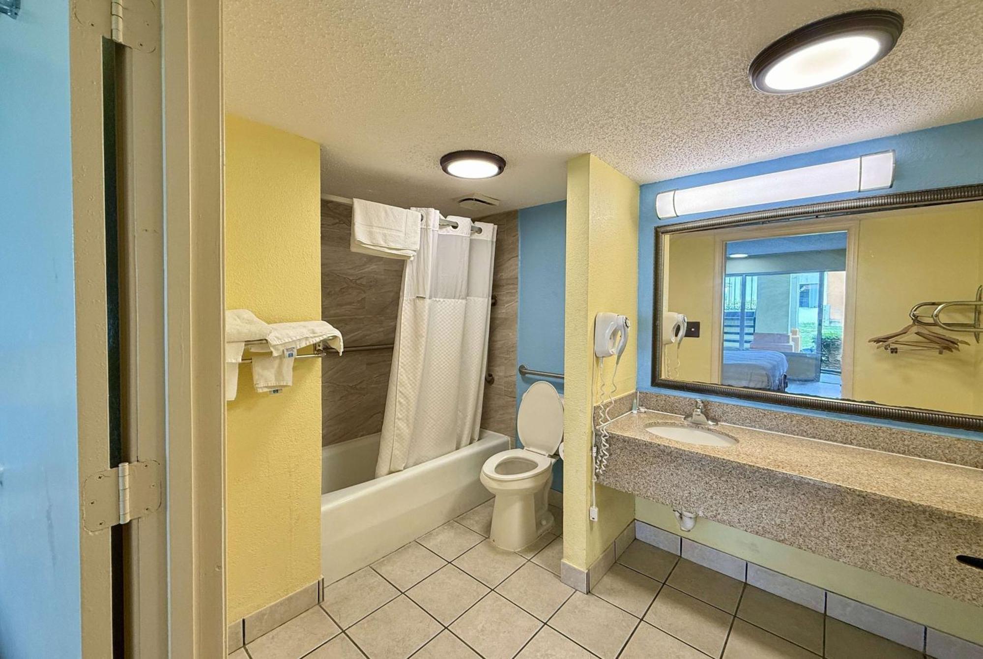 Days Inn By Wyndham Ruther Glen Kings Dominion Area Exterior photo