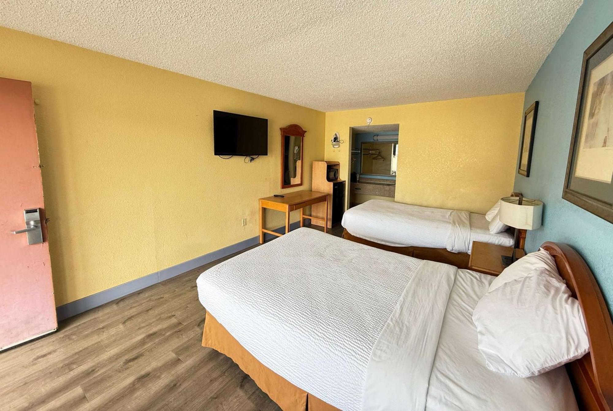 Days Inn By Wyndham Ruther Glen Kings Dominion Area Exterior photo